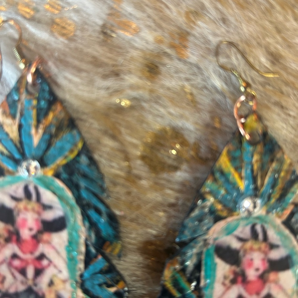 Artistic Feather Earrings with Vintage Print retro design - Picture 2 of 4